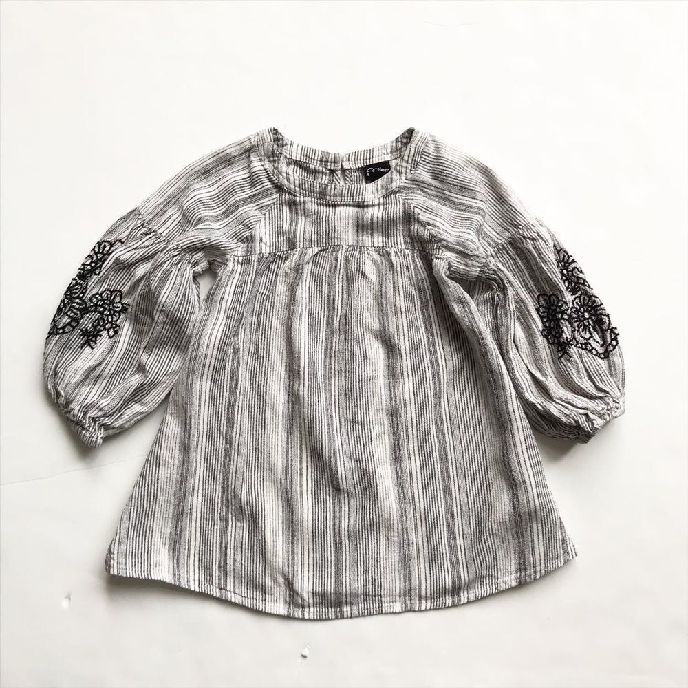 Artclass stripe embroidered sleeve dress EUC 2T